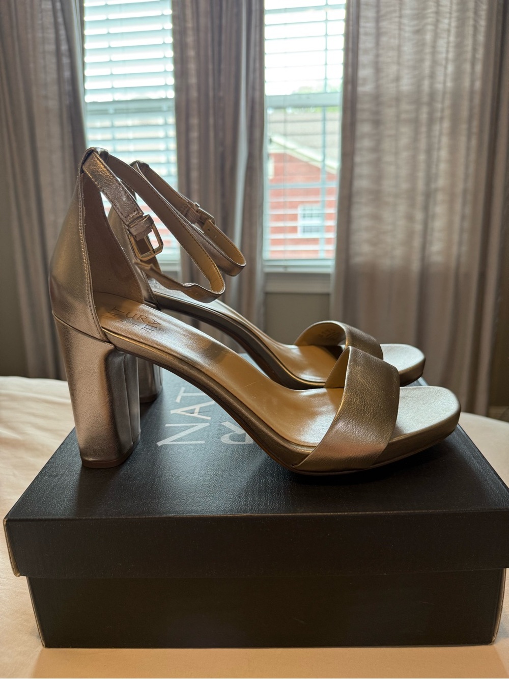Naturalizer Joy heel size 12 bronze new